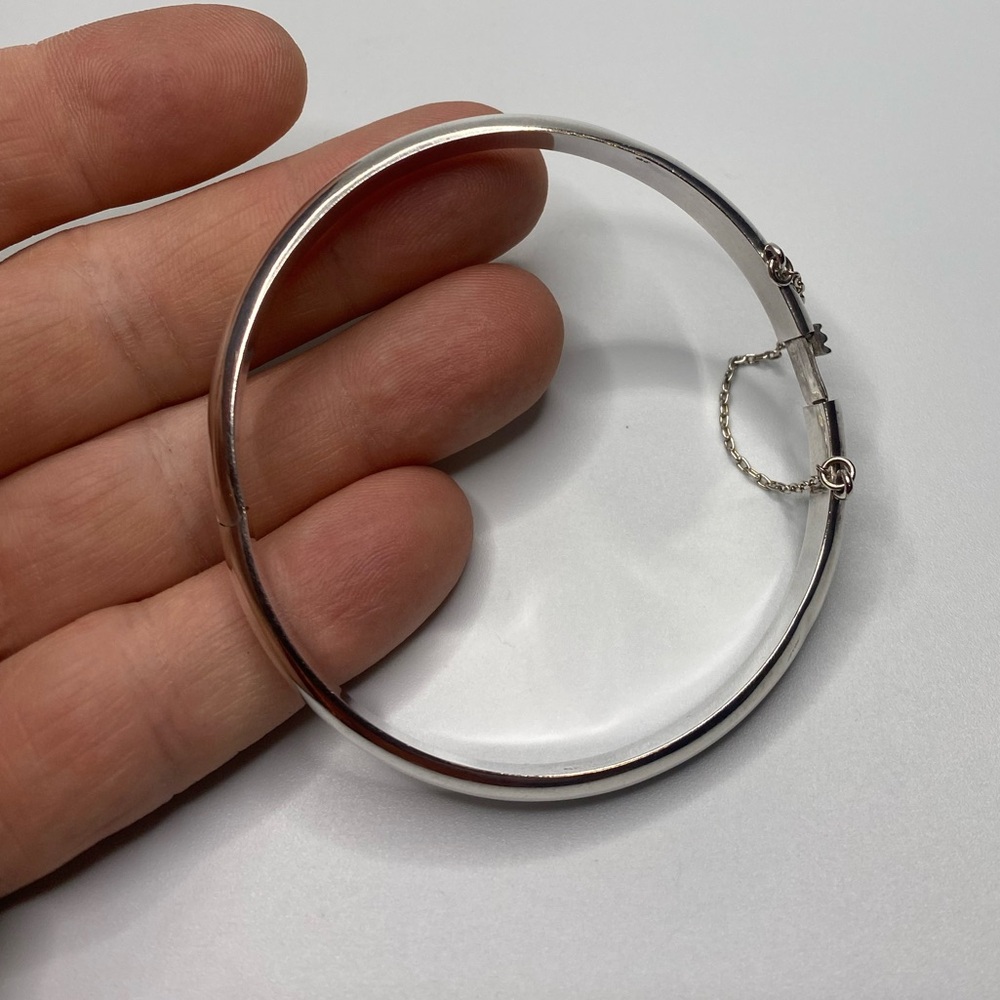 Sterling silver bangle.